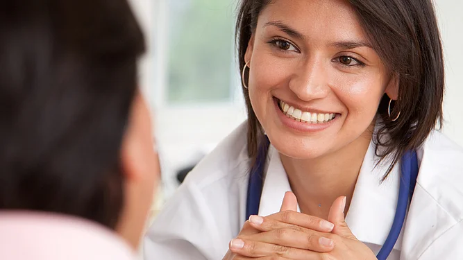 Schulmedizin Dermatologe Hautarzt Urtikaria Psoriasis Schuppenflechte Spezialist