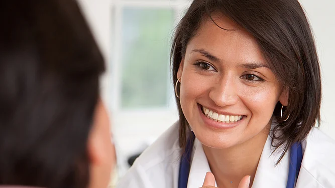 Schulmedizin Dermatologe Hautarzt Urtikaria Psoriasis Schuppenflechte Spezialist