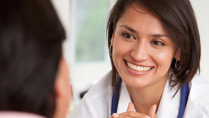 Schulmedizin Dermatologe Hautarzt Urtikaria Psoriasis Schuppenflechte Spezialist