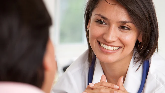 Schulmedizin Dermatologe Hautarzt Urtikaria Psoriasis Schuppenflechte Spezialist