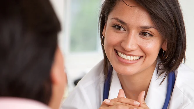 Schulmedizin Dermatologe Hautarzt Urtikaria Psoriasis Schuppenflechte Spezialist