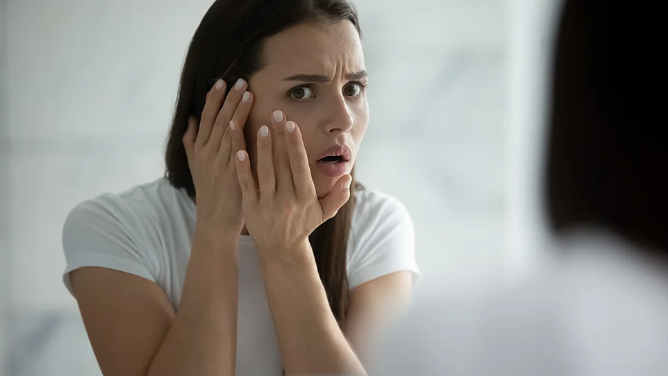 Frau Stress Hautprobleme Einfluss Psyche