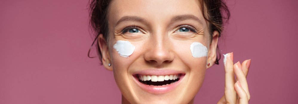 Frau Hautpflege Gesichtshautpflege Hautcreme Gesichtscreme