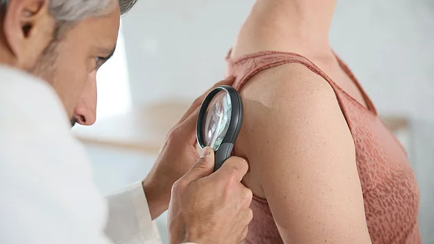 Schulmedizin Dermatologe Hautarzt Neurodermitis Hautkrebs heller Hautkrebsvorsorge