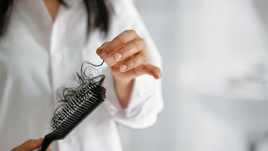 Haarausfall bei Frauen wirksam bekämpfen