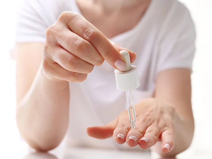 Nagelöl welche Nagelpflege hilft brüchigen Nägeln