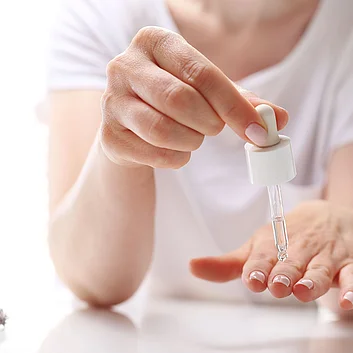 Nagelöl welche Nagelpflege hilft brüchigen Nägeln
