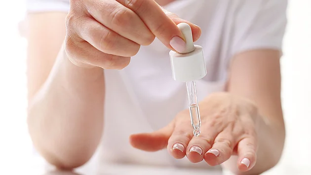 Nagelöl welche Nagelpflege hilft brüchigen Nägeln