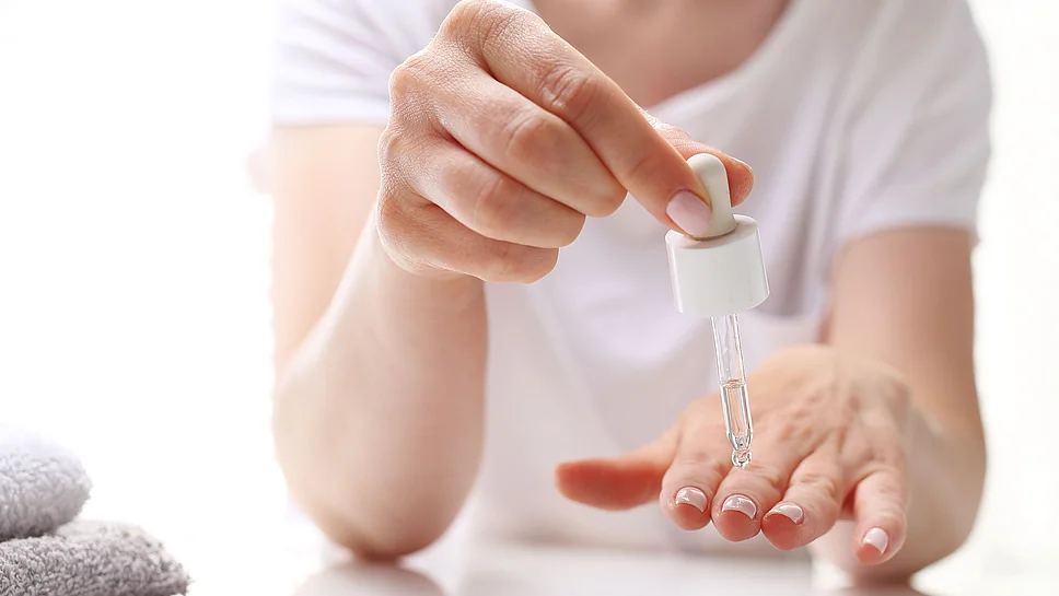 Nagelöl welche Nagelpflege hilft brüchigen Nägeln