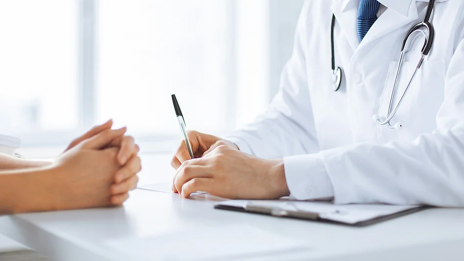 Arzt Patient Dermatologe Neurodermitis Biologika